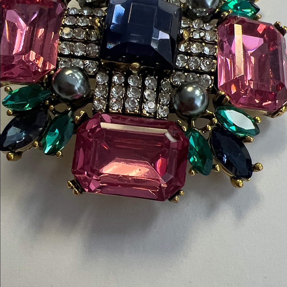 Elegant Pink and Blue Gemstone Brooch - Picture 3 of 8